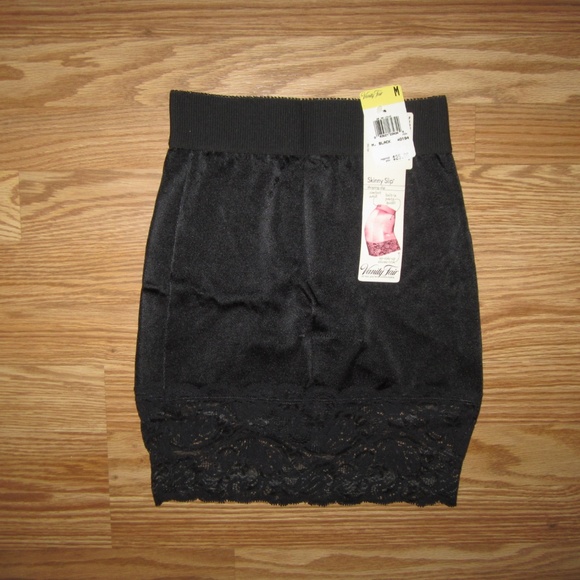 Vanity Fair Other - Vtg Vanity Fair Black Skinny Slip